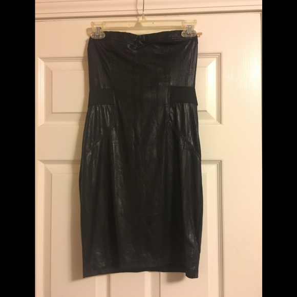 Min strapless black dress with zipper in the back. - Picture 1 of 1